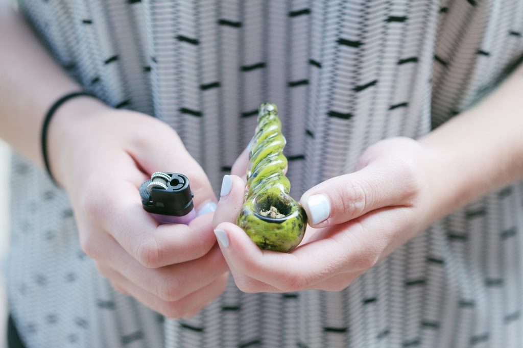 glass pipe cannabis accessories